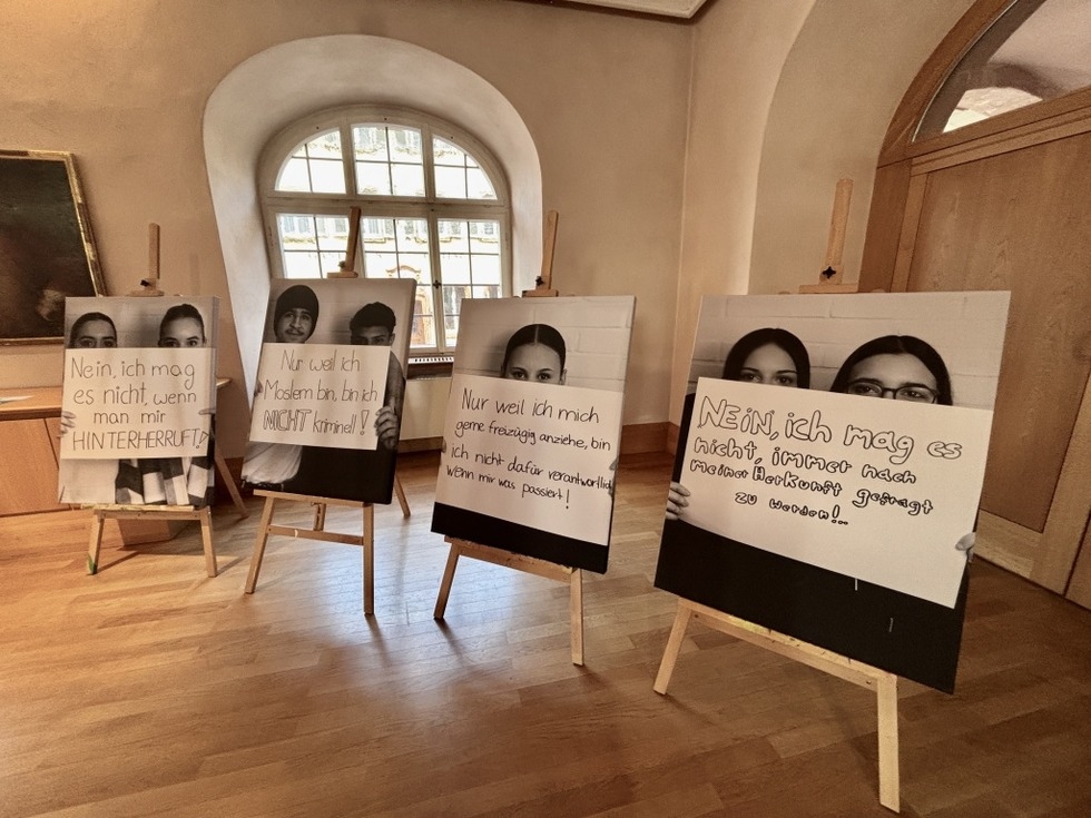 Ausstellungplakate der Schüllerinnen und Schüler